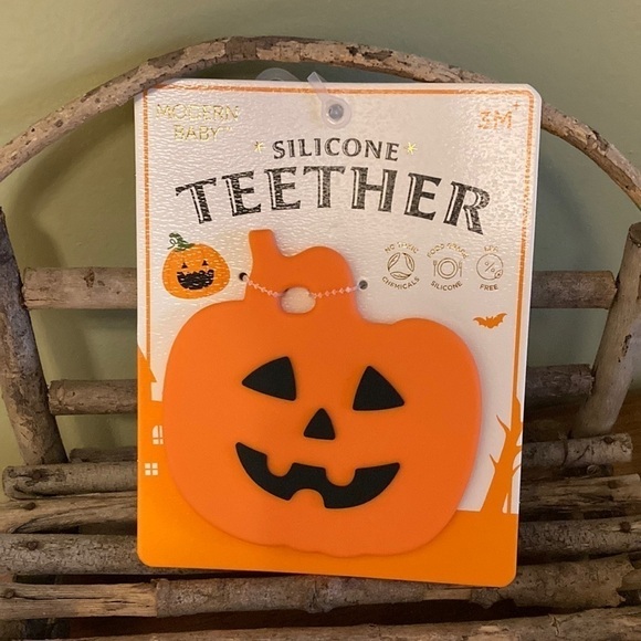 🎃MODERN BABY JACK-O-LANTERN SILICONE TEETHER - Picture 1 of 5